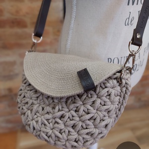 Horgolt női crossbody táska - Jázmin mintával - HOMOK - Meska.hu