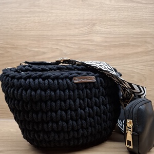 Horgolt Fekete búzaszemes crossbody - táska & tok - kézitáska & válltáska - vállon átvethető táska - Meska.hu