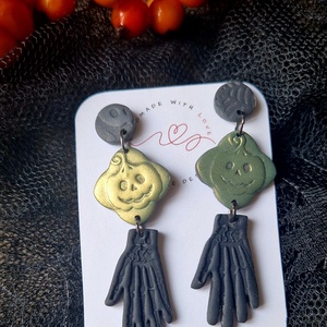 Halloween tök és csontváz mintás hosszú logós fülbevaló. Fekete és zöldesarany színekkel. Polymer clay. Ajándék nőknek. - ékszer - fülbevaló - lógó fülbevaló - Meska.hu