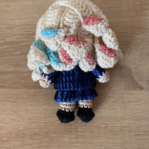 Enid Sinclair horgolt baba amigurumi uniformisban (Messza) - játék & sport - baba & babaház - baba - Meska.hu