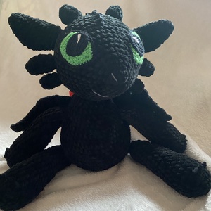 Horgolt Fogatlan Toothless sárkány amigurumi (Messza), Játék & Sport, Plüssállat & Játékfigura, Plüss sárkány, Horgolás, Varrás, MESKA