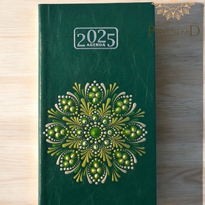 Mandala határidő napló, 2025, kis méretű (zöld téma), Otthon & Életmód, Papír írószer, Naptár & Tervező, Festett tárgyak, MESKA