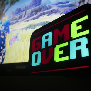 Retro GAMEOVER lámpa, Otthon & Lakás, Lámpa, Hangulatlámpa, Mindenmás, MESKA