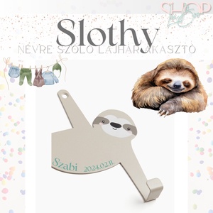 Slothy - Névre szóló lajhár akasztó (15x11 cm), Otthon & Életmód, Dekoráció, Fali és függő dekoráció, Falra akasztható dekor, Mindenmás, MESKA