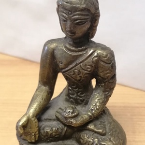 Meditáló Buddha kis méretű bronz szobor Indonéziából. 8,5cm., Művészet, Szobor, Fém, Szobrászat, MESKA