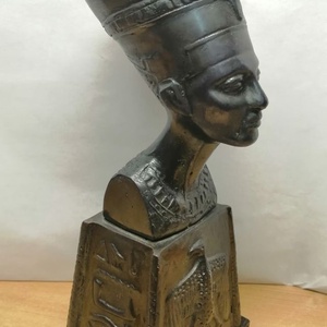 Nefertiti az egyiptomi Ehnaton fáraó felesége, hieroglifákkal díszítve - művészet - szobor - fém - Meska.hu