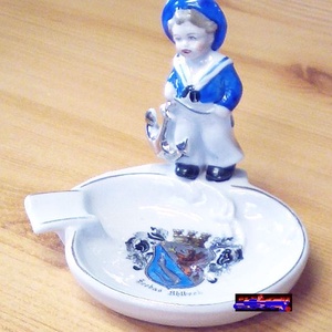 Hamuzótálka matrózinassal. Schmiedefeld Bavaria Germany, szignált porcelán műtárgy, Művészet, Szobor, Kerámia, Kerámia, MESKA