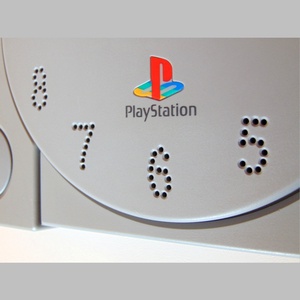 PlayStation falióra és asztali óra videójáték konzolból nem csak férfiaknak - PS1  - otthon & életmód - dekoráció - fali és függő dekoráció - falióra & óra - Meska.hu