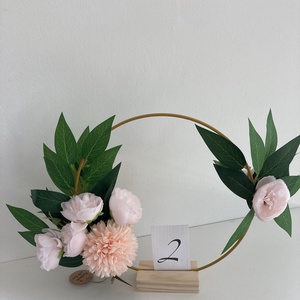 Floral Frame művirág karikán két rárakással, asztalszám - esküvő - dekoráció - asztaldísz - Meska.hu