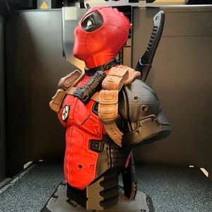 Színes Deadpool 25cm magasságú szobor -  - Meska.hu