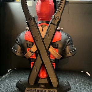 Színes Deadpool 25cm magasságú szobor -  - Meska.hu