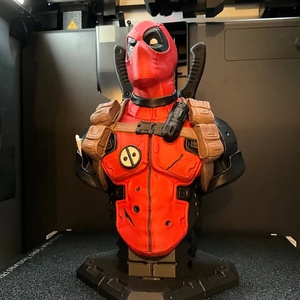 Színes Deadpool 25cm magasságú szobor, , Mindenmás, MESKA