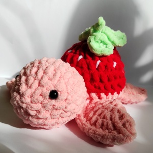 Horgolt eper teknős amigurumi - játék & sport - plüssállat & játékfigura - más figura - Meska.hu